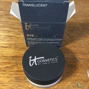 It Cosmetics Bye Bye Pores Powder